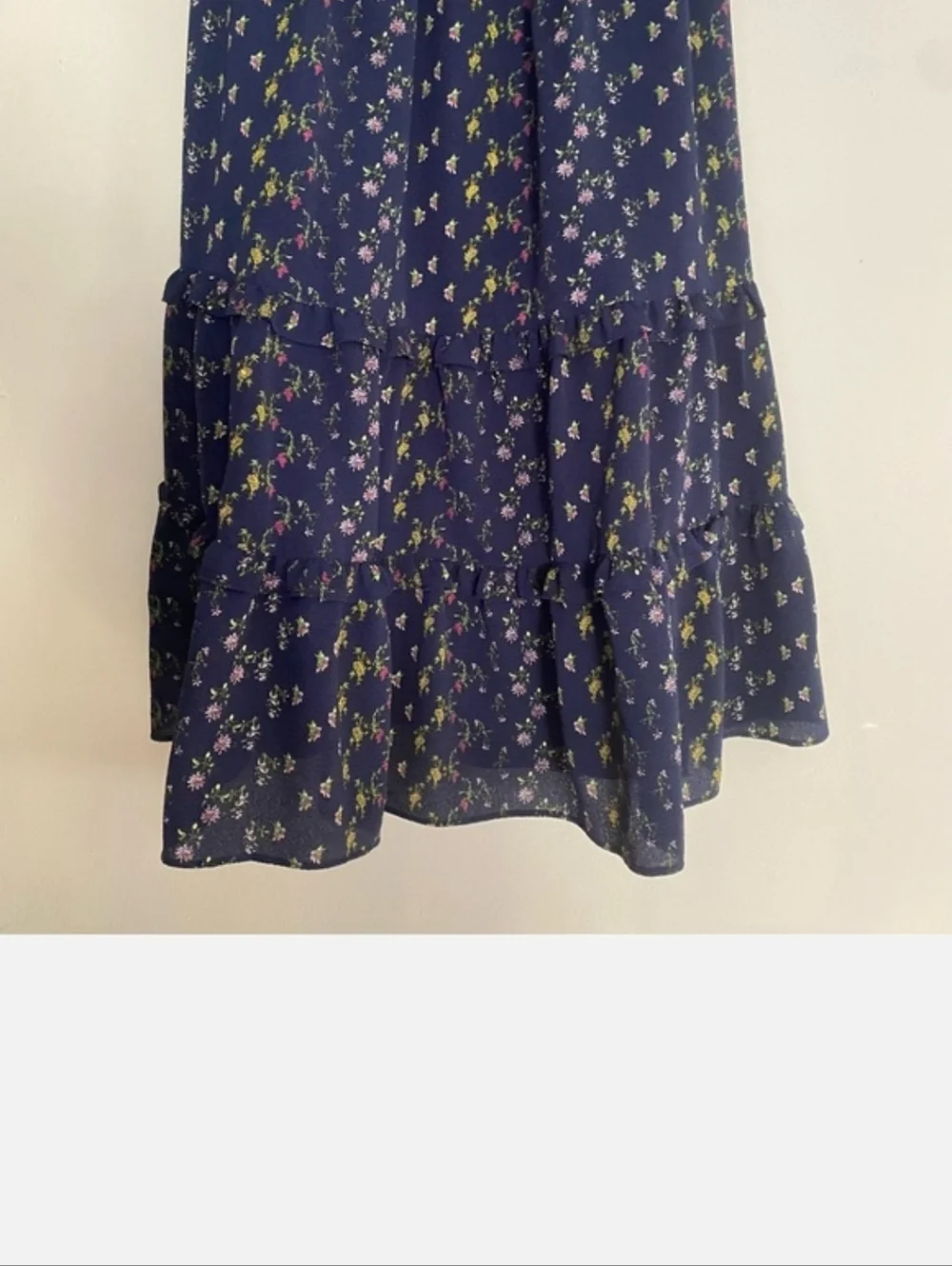 Max Studio Women's Empire Waist V-Neck Dress in Navy Floral — XS - Picture 3 of 7